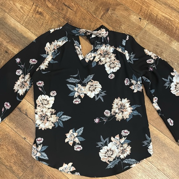 Keyhole neck top - Picture 5 of 5